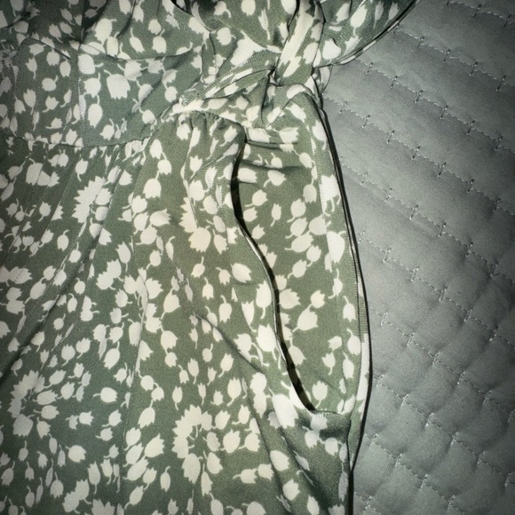 Kaileigh Green and White faux Wrap-Style crop Jumpsuit. Size Small P. Worn once - Picture 16 of 16